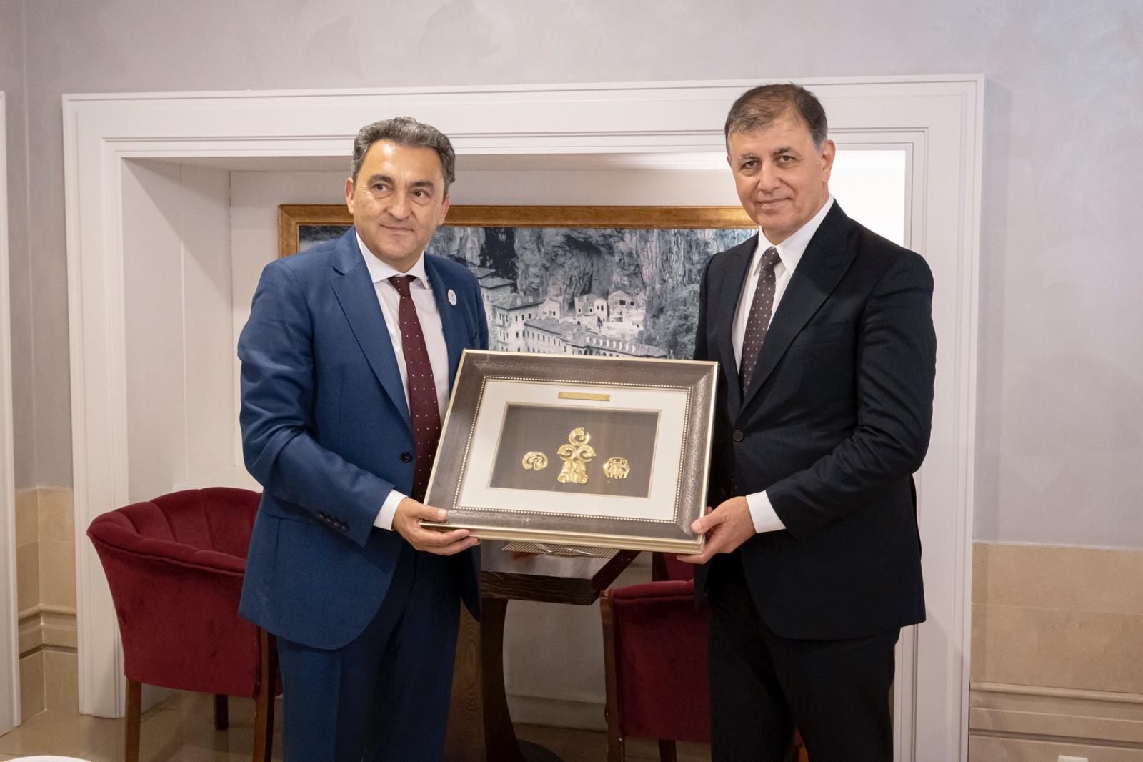 Başkan Tugay’dan Kazakistan iş dünyasına İzmir daveti